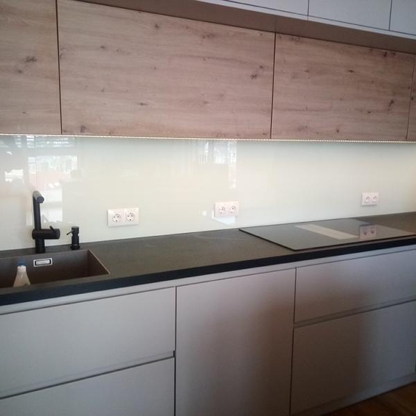 Küchenrückwand aus Glas